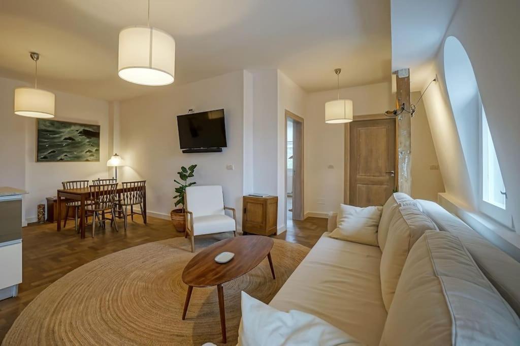 Central Apartment - Nido'S Area Bucharest Luaran gambar